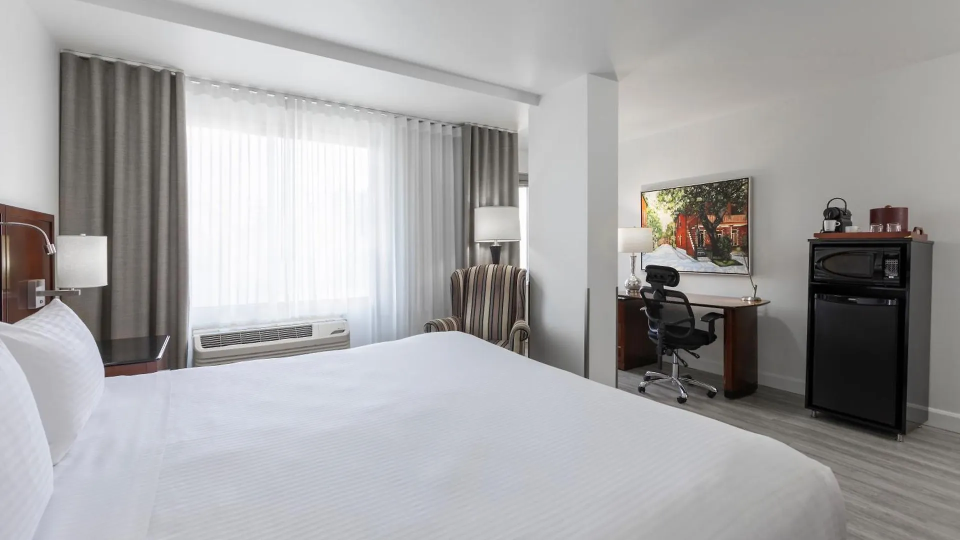 Le Nouvel Hotel Montreal