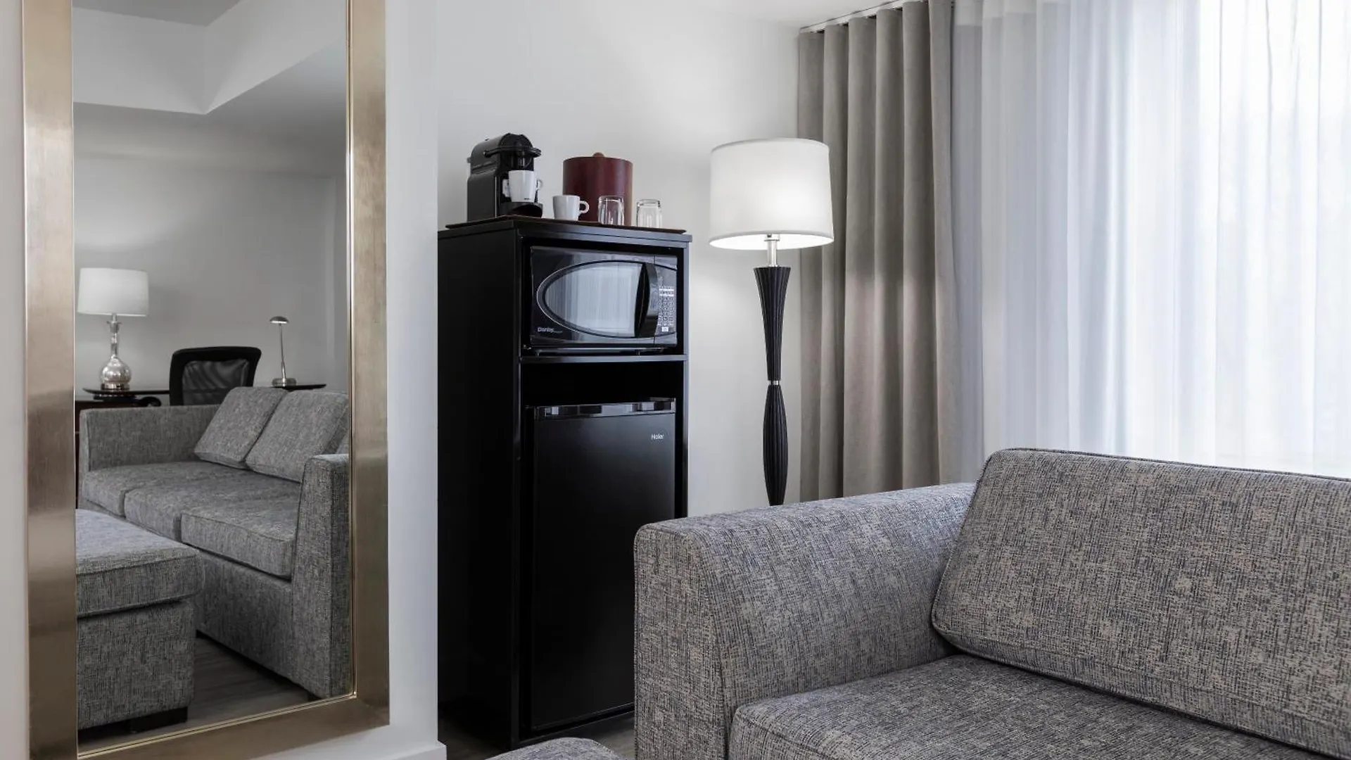 Le Nouvel Hotel Montreal