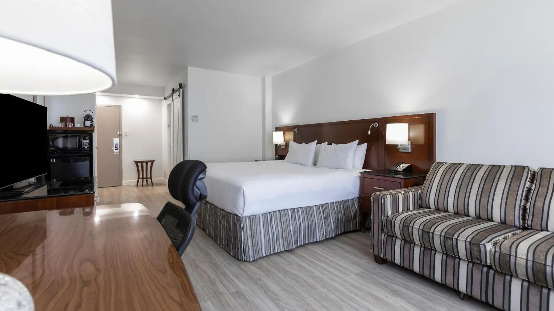 Le Nouvel Hotel Montreal Canada