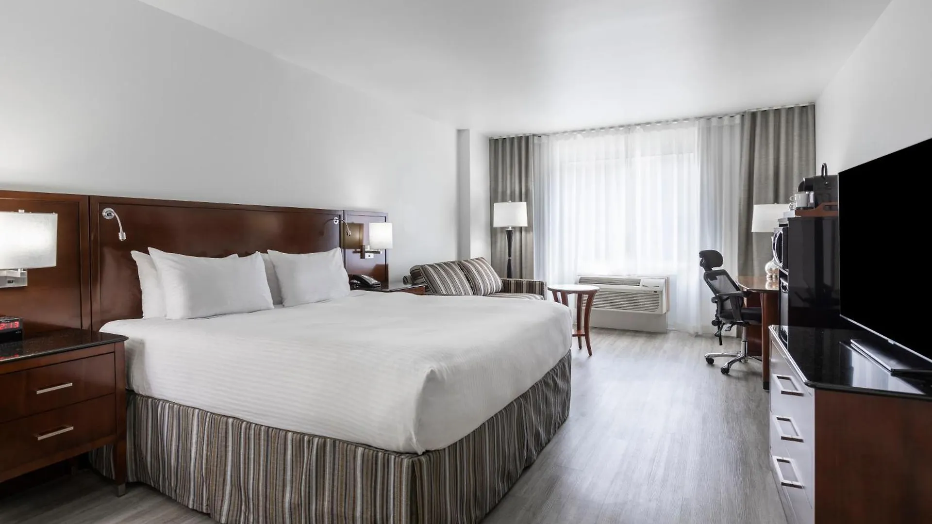Le Nouvel Hotel Montreal