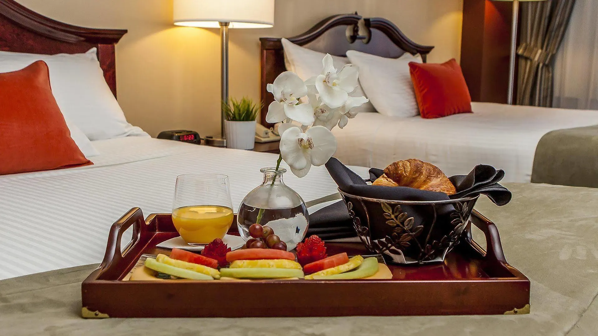 Le Nouvel Hotel Montreal 4*,