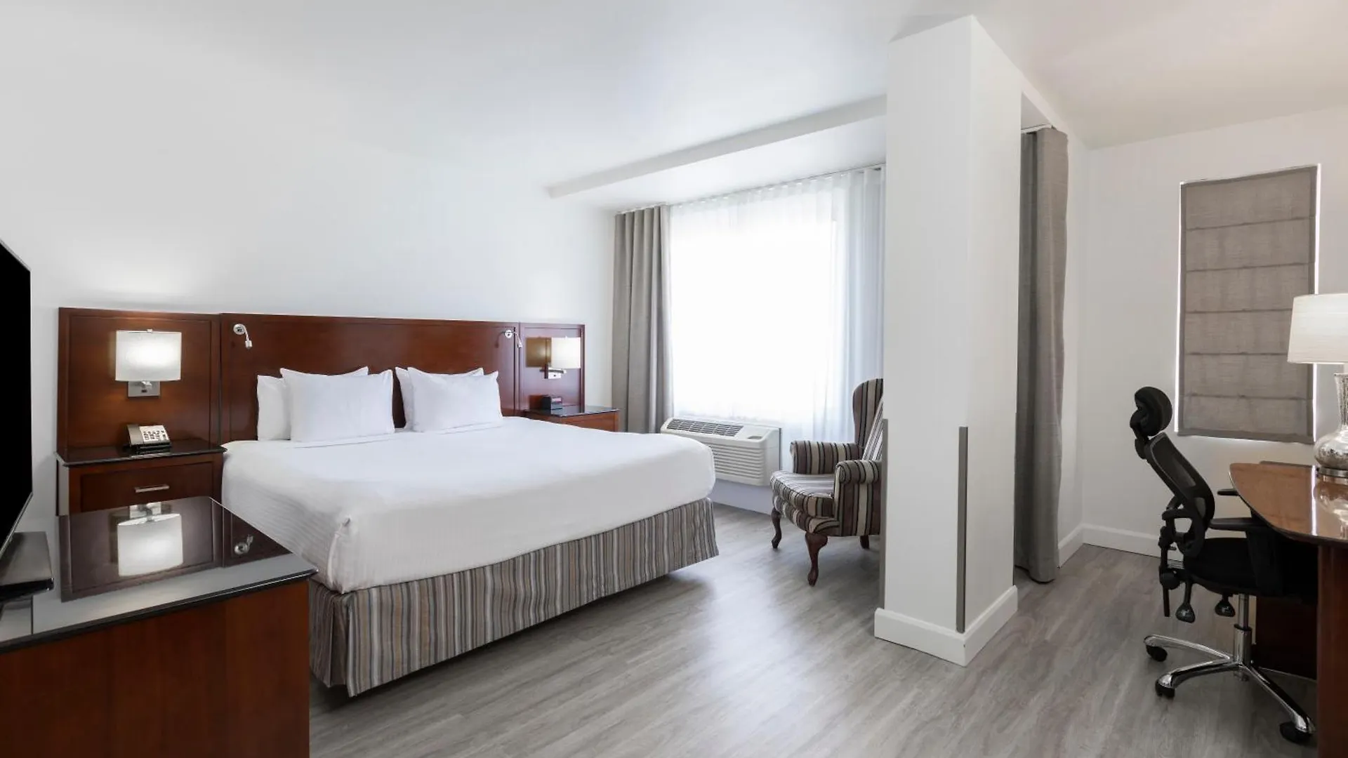 Le Nouvel Hotel Montreal 4*,