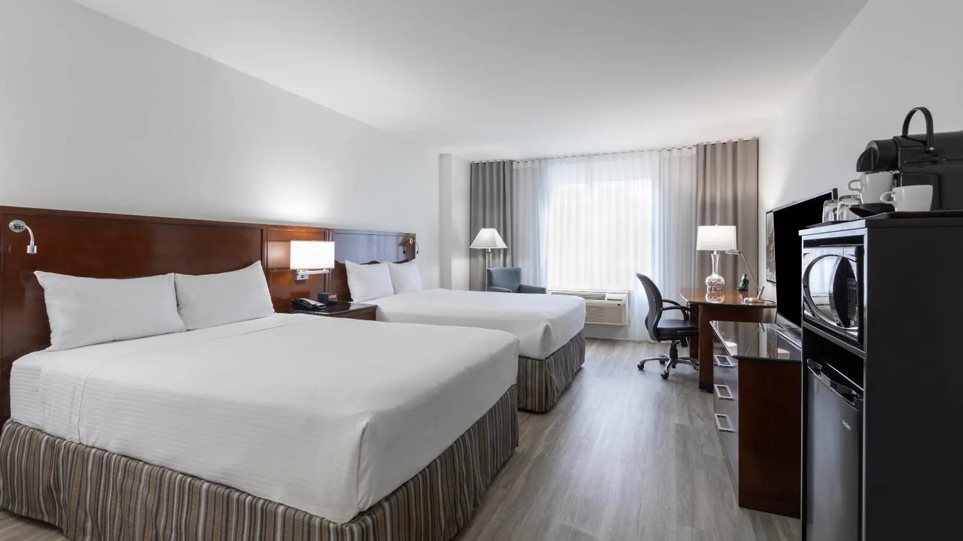 Le Nouvel Hotel Montreal 4*,