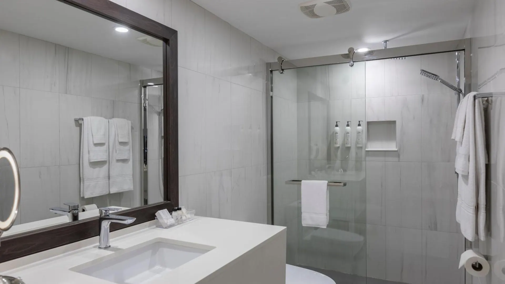 Le Nouvel Hotel Montréal